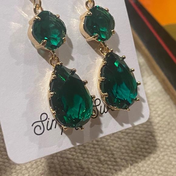 COPY - Gorgeous emerald statement earrings - Picture 3 of 5